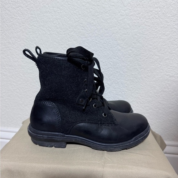 UGG Women's/Girls Hapsburg Laces & Zipper Black Leather Boots - Size 5.5 - Picture 3 of 10